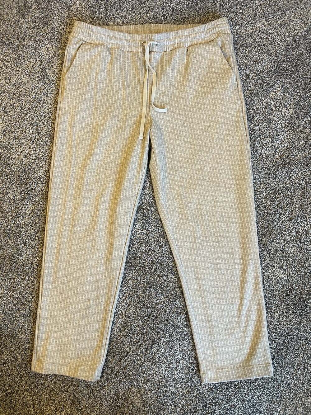 Loft Women’s Large Oatmeal Tan Ivory Pin Stripe Crop Pants Elastic Waist